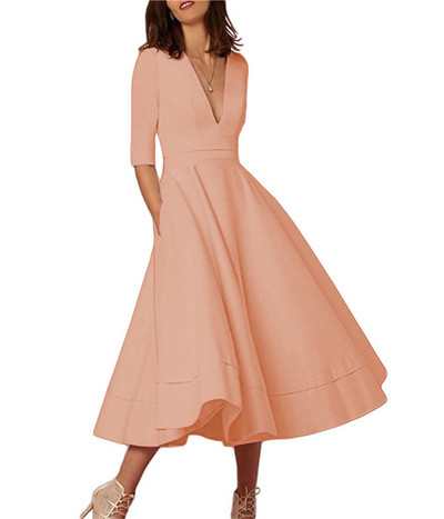 Stílusos, kivágott női ruhamodell V-nyakkal és 3/4-es ujjakkal több színben