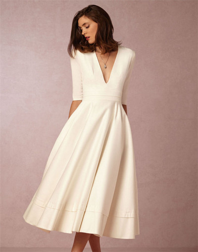 Stílusos, kivágott női ruhamodell V-nyakkal és 3/4-es ujjakkal több színben