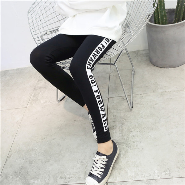 Μαύρη σφικτή θήκη γυναικών με επιγραφές