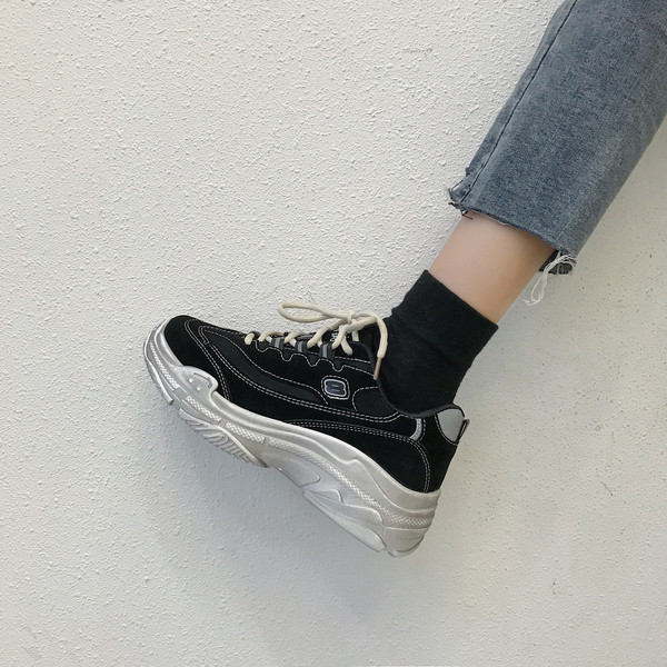 Kényelmes női tornacipő vastag talppal, három színben