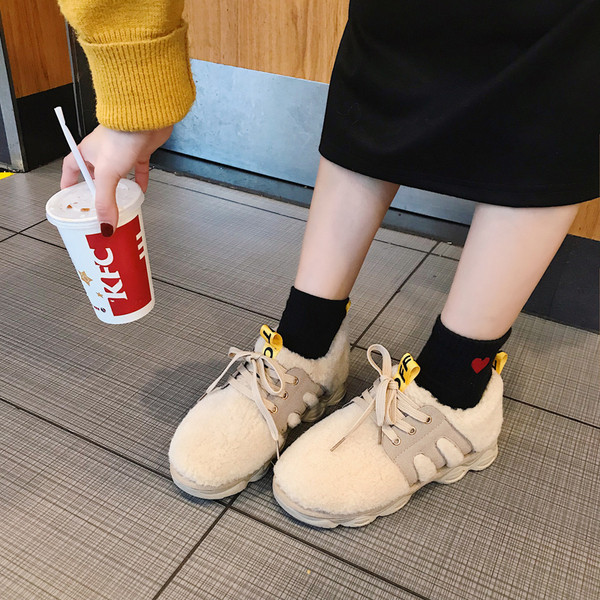 Aktuális női pehely tornacipő három színben