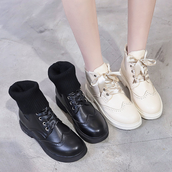 Modern női zoknis csizma két színben