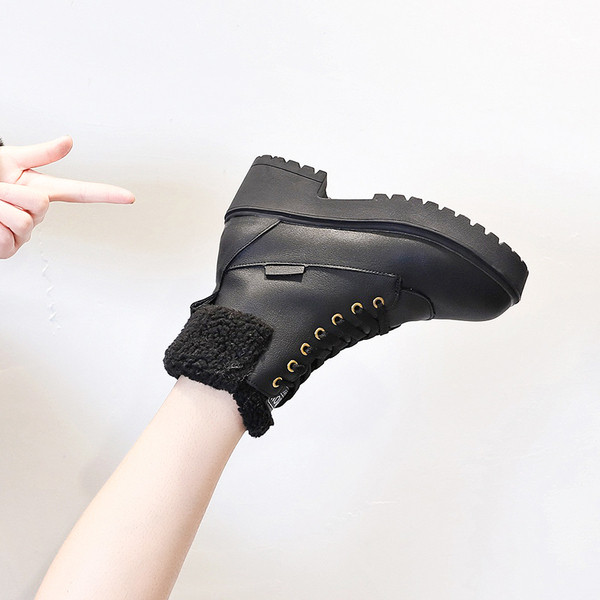 Cubanezi moderni pentru femei cu puf în negru