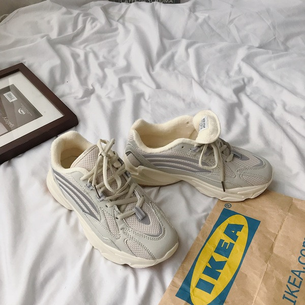 Άνετα γυναικεία αθλητικά πάνινα παπούτσια σε δύο χρώματα