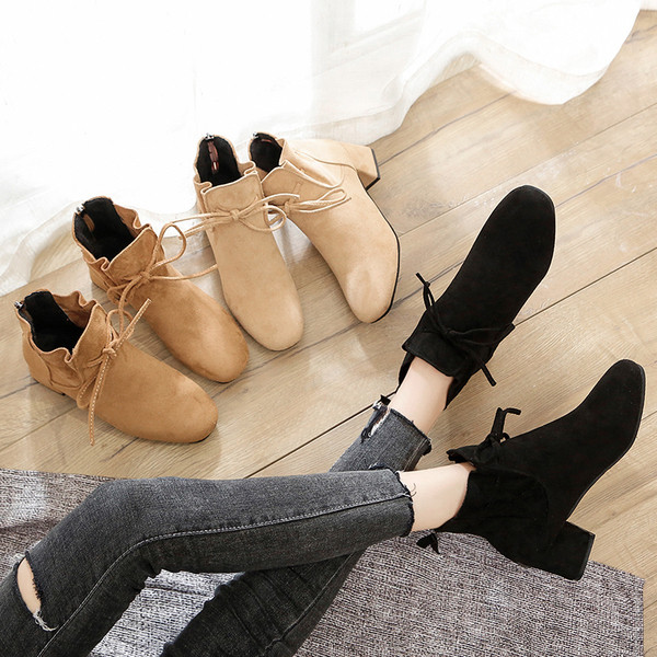 Stílusos női csizma eco velúrból, vastag sarokkal