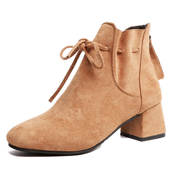 Stílusos női csizma eco velúrból, vastag sarokkal