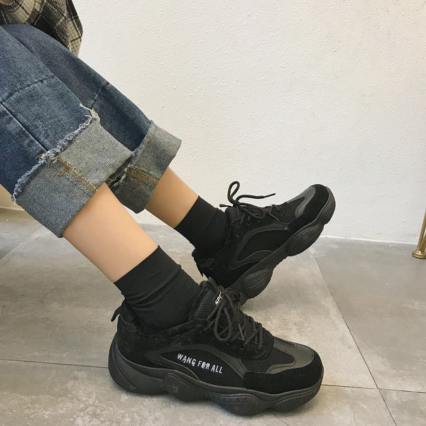 Modern női tornacipő felirattal és puha béléssel, két színben