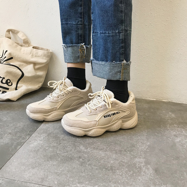 Modern női tornacipő felirattal és puha béléssel, két színben