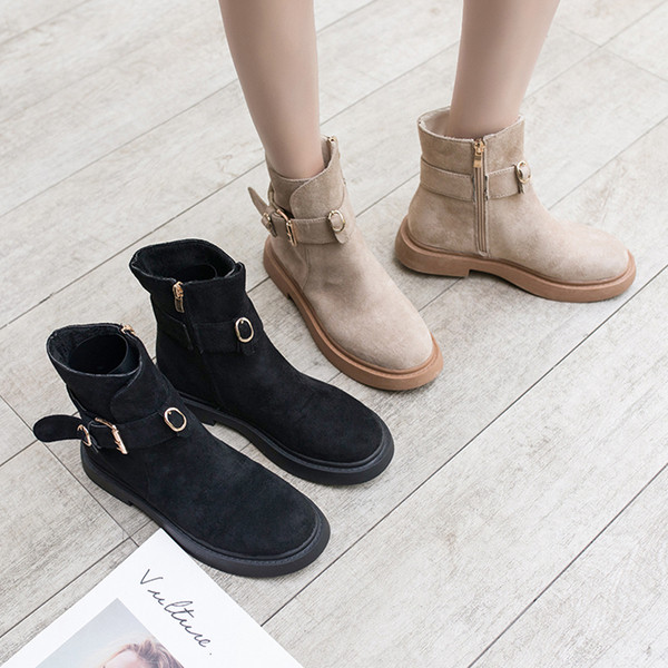 Modern női csizma csattal, két színben