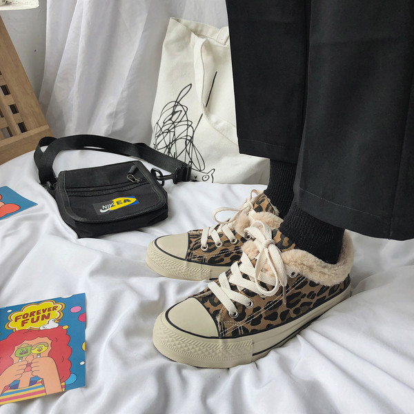 Téli alkalmi női tornacipő puha béléssel - magas és alacsony modell