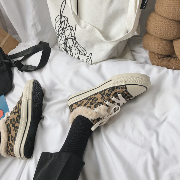 Téli alkalmi női tornacipő puha béléssel - magas és alacsony modell