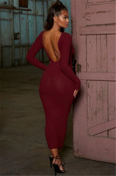 Modern női ruha Karcsú modell mély O-nyakkal, zöld és piros színben