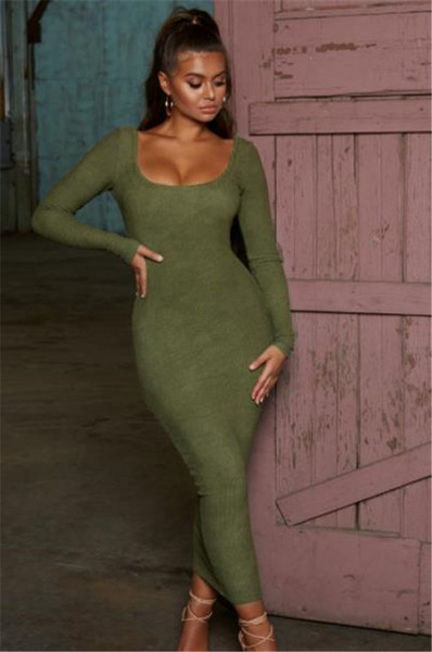 Modern női ruha Karcsú modell mély O-nyakkal, zöld és piros színben