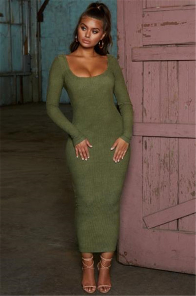 Modern női ruha Karcsú modell mély O-nyakkal, zöld és piros színben