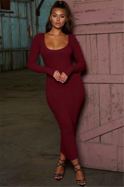 Modern női ruha Karcsú modell mély O-nyakkal, zöld és piros színben