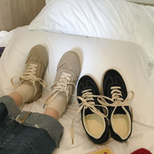 Kényelmes női tornacipő fekete és bézs színben