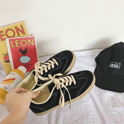 Kényelmes női tornacipő fekete és bézs színben