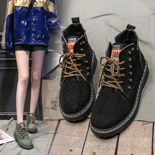 Ghete de dama moderne cu elemente metalice in negru si verde