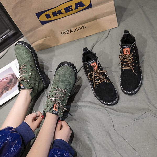 Ghete de dama moderne cu elemente metalice in negru si verde