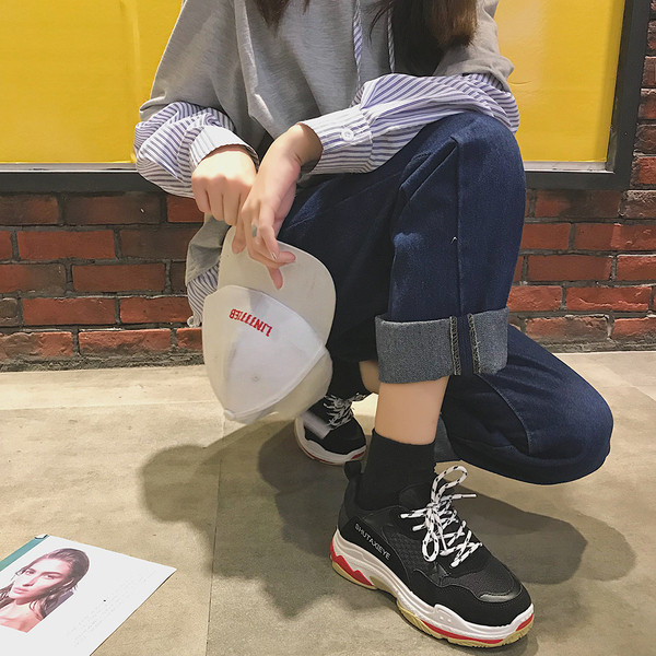 Adidasi eleganti de dama, cu o inscriptie in mai multe culori