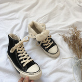 Tiszta női tornacipő puha béléssel, három színben