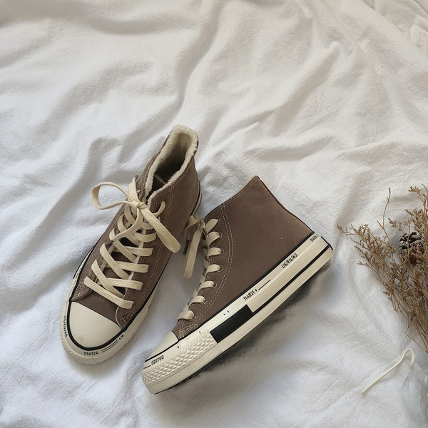 Tiszta női tornacipő puha béléssel, három színben