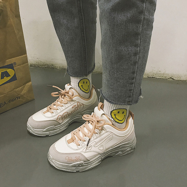 Modern női tornacipő három színben felirattal