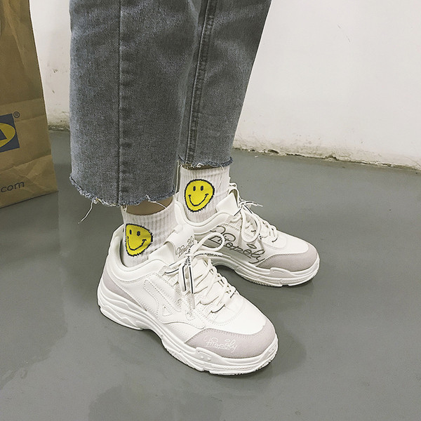 Modern női tornacipő három színben felirattal