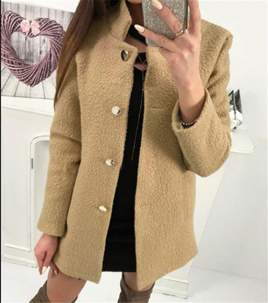 Stílusos női kabát gombokkal több színben