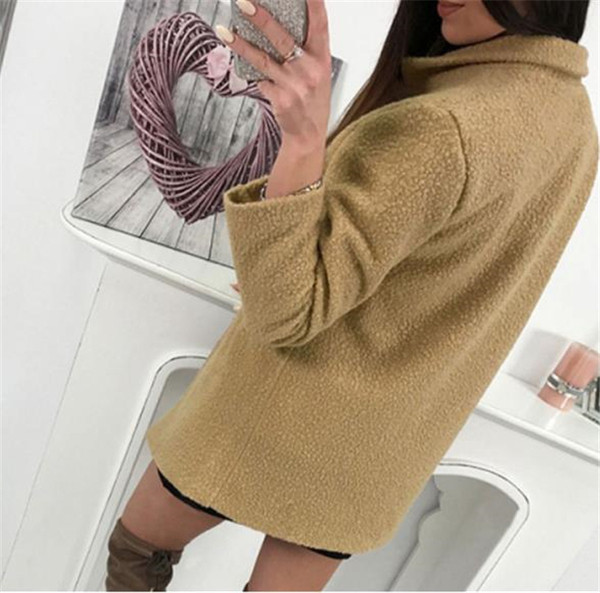 Stílusos női kabát gombokkal több színben