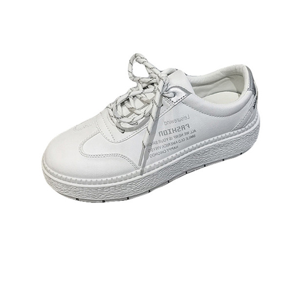 Modern női tornacipő fehér színben, színes felirattal