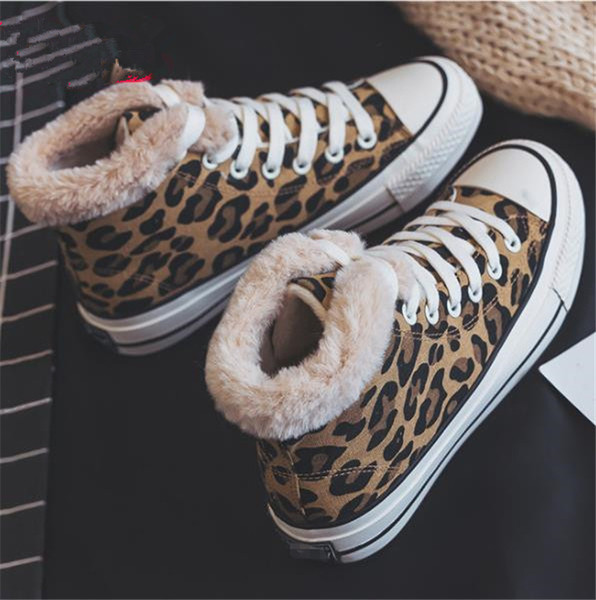 NOU Tenisi moderni dama - doua modele cu imprimeu leopard