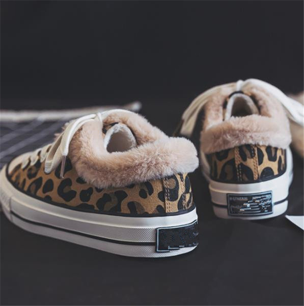 NOU Tenisi moderni dama - doua modele cu imprimeu leopard