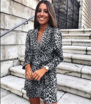Stílusos női ruha V-nyakkal, leopárd mintával, két színben