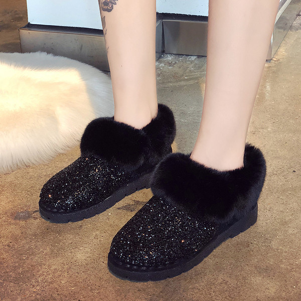 Хит модерни дамски боти с пух в два цвята