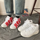 Adidași casual de damă în alb cu inscripție