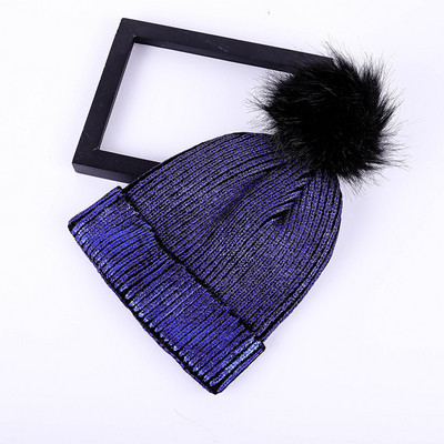 Egyedi női sapka télre pehellyel, négy színben