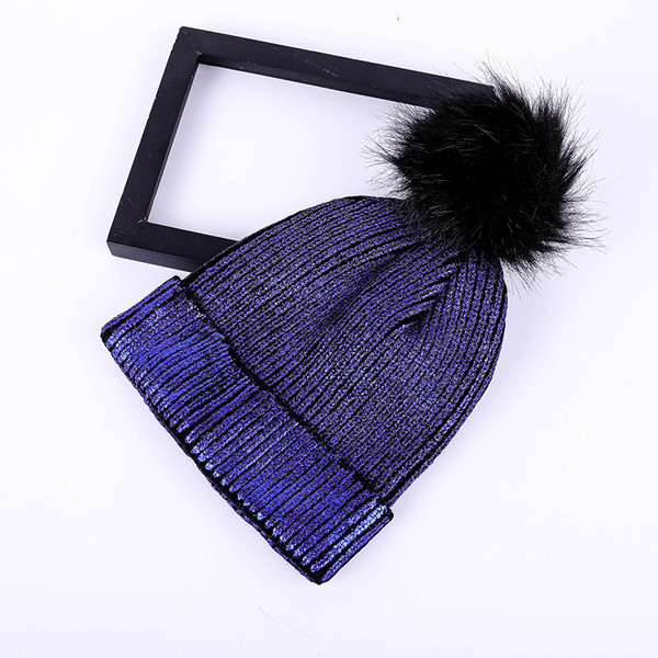 Egyedi női sapka télre pehellyel, négy színben