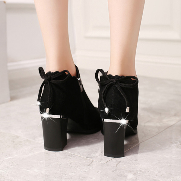 Stílusos női csizma vastag sarkú, két színben