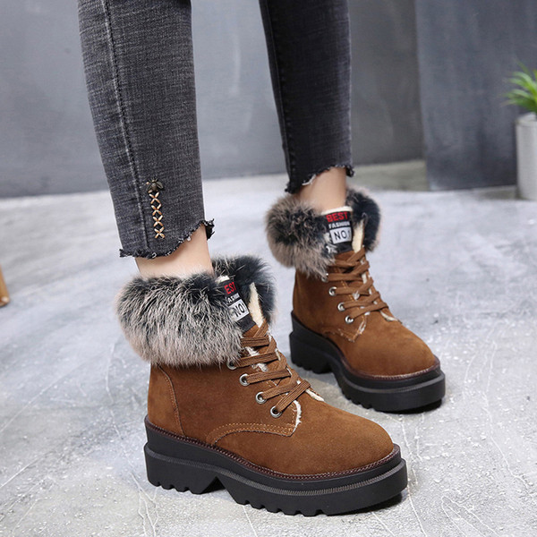 Τρέχουσες κυρίες μπότες με χοντρά πέλματα σε δύο χρώματα