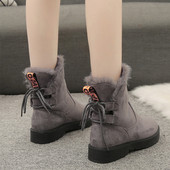 Női csizma fűzővel, fekete és szürke felirattal