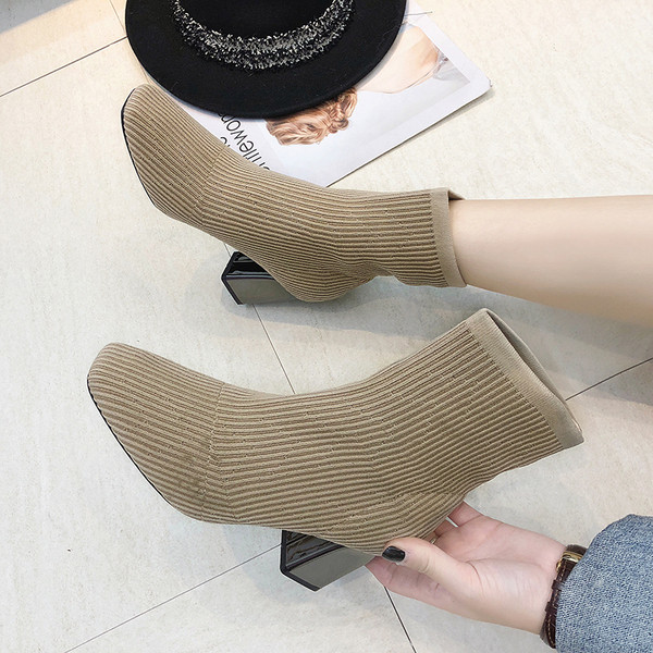 Elegáns női zoknis csizma fekete és barna színben