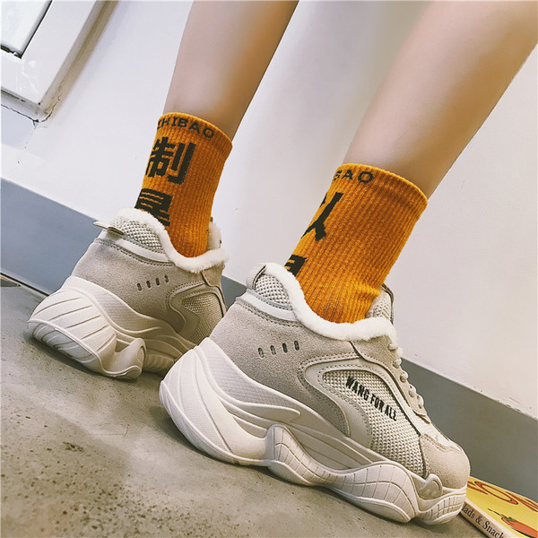 Alkalmi női tornacipő vastag talppal, puha béléssel, két színben