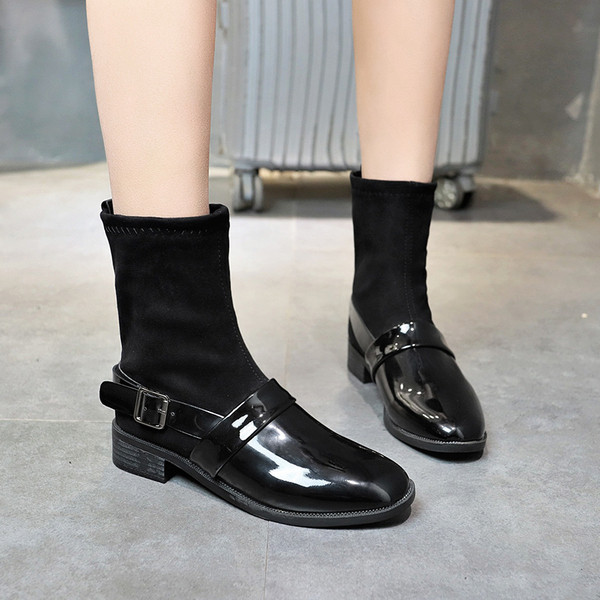 Női csizma csattal fekete színben - két modell