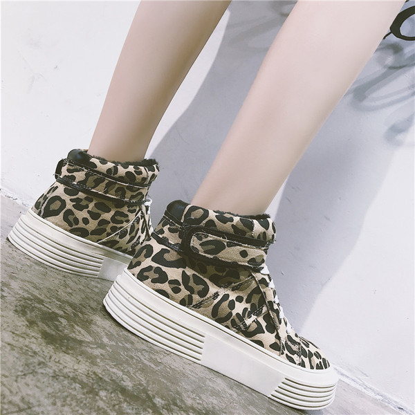 Modern női tornacipő puha béléssel és ragasztóval