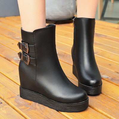 Боти от еко кожа с вътрешна платформа в черен и червен цвят