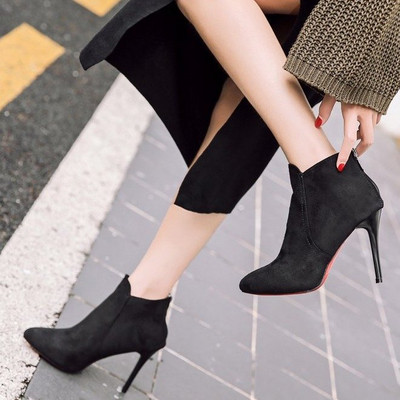 ΝΕΟ ακονισμένο μοντέλο μπότες κυρίες σε μαύρο χρώμα