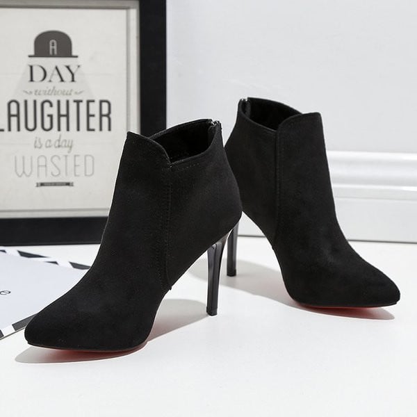 ΝΕΟ ακονισμένο μοντέλο μπότες κυρίες σε μαύρο χρώμα