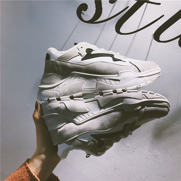 Női tornacipő vastag talppal, két színben