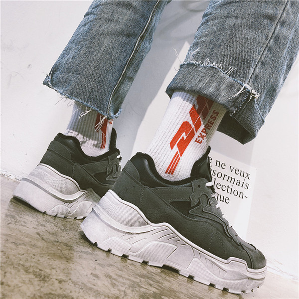 Női tornacipő vastag talppal, két színben